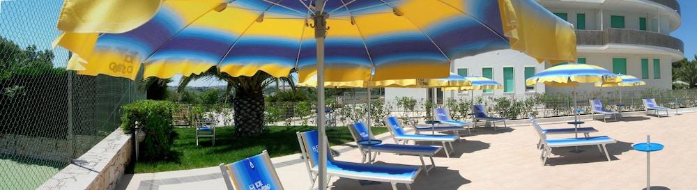 Hotel Lo Smeraldo Cisternino Dış mekan fotoğraf