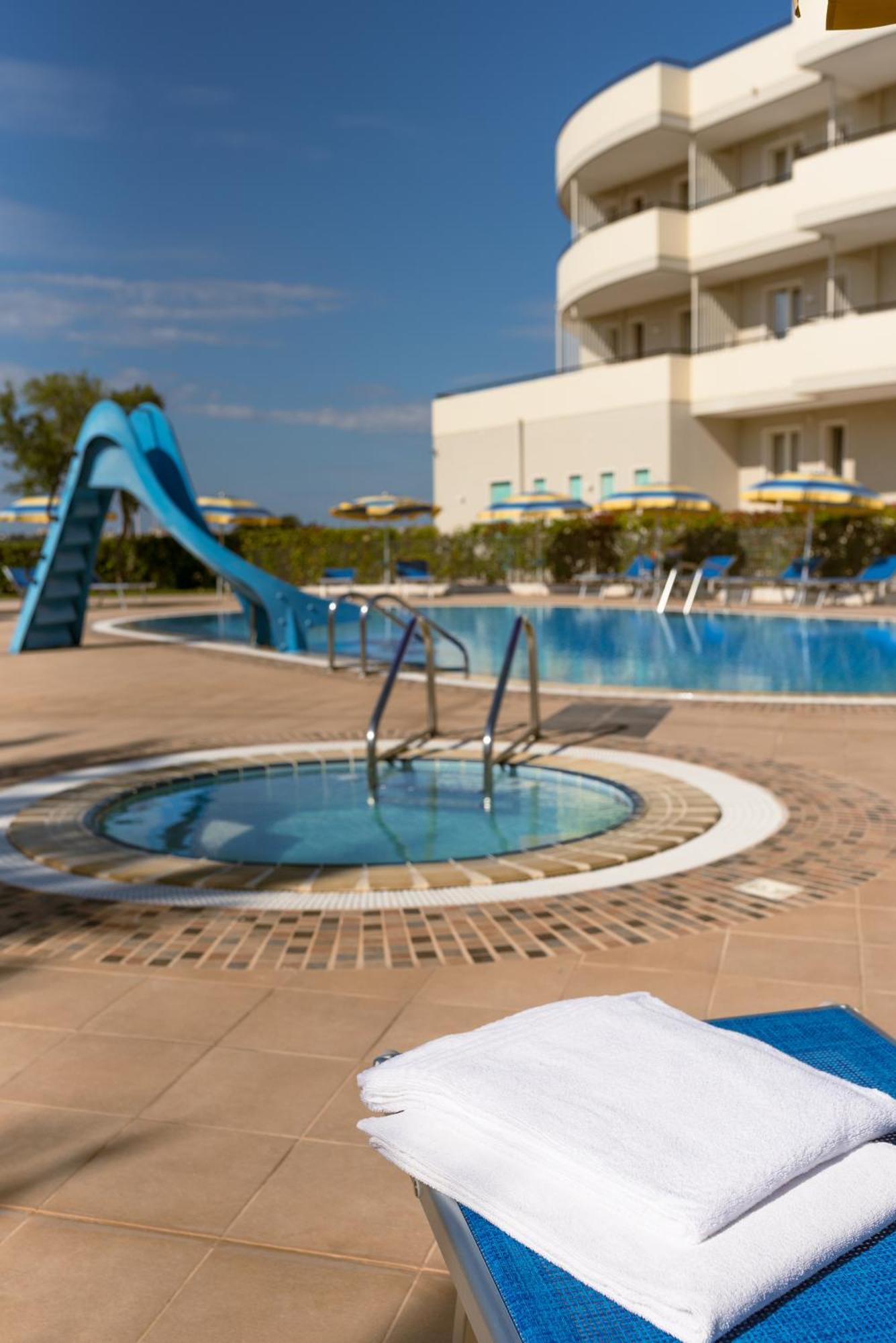 Hotel Lo Smeraldo Cisternino Dış mekan fotoğraf